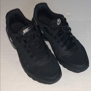 Black nike sneakers